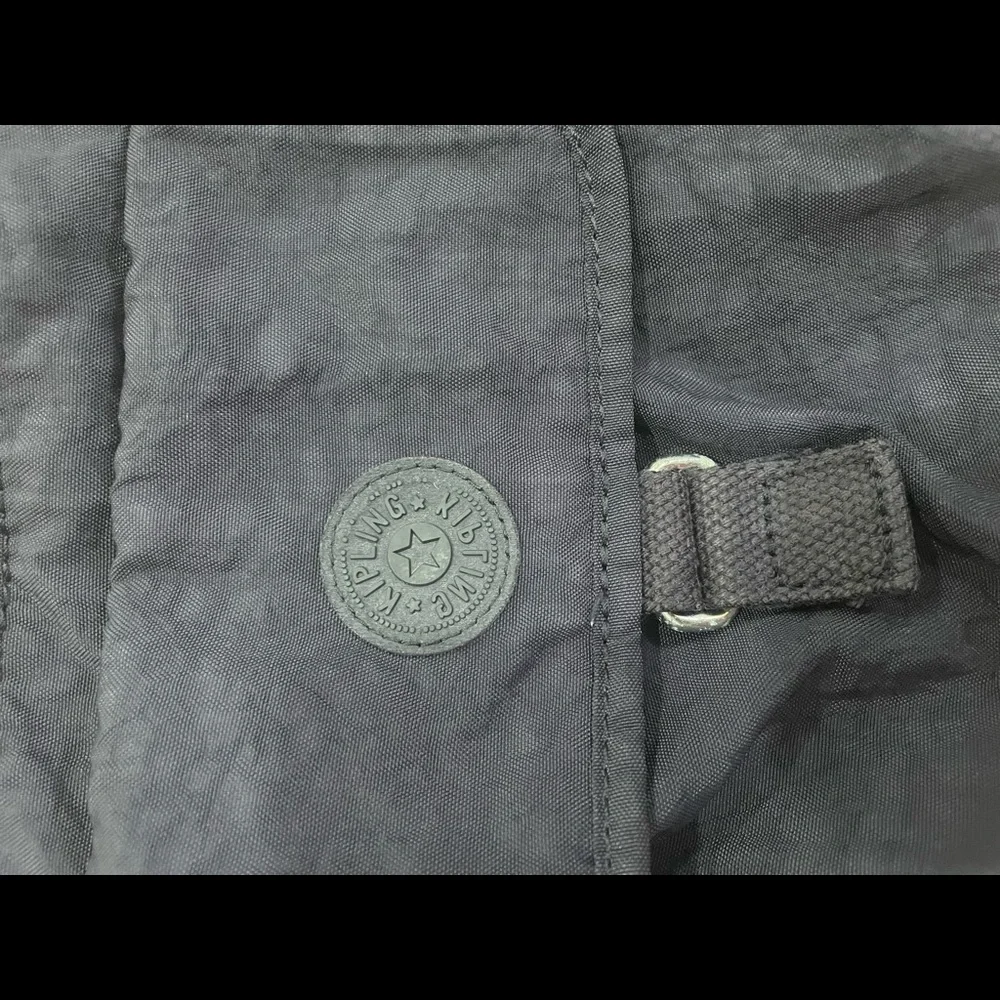 Kipling crossbody hand bag. Bluish purplish Color. Used - Picture 8 of 8